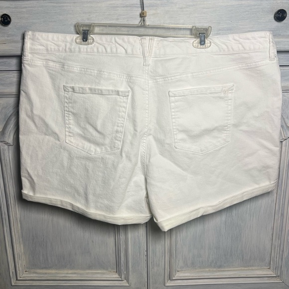 Jessica Simpson White Soft Sculpt‎ Stretch Flattering Forever Rolled Shorts - Picture 7 of 8